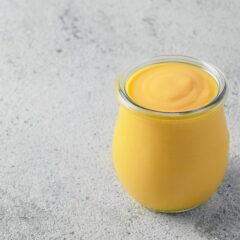 Smoothie cu mango, ananas si iaurt